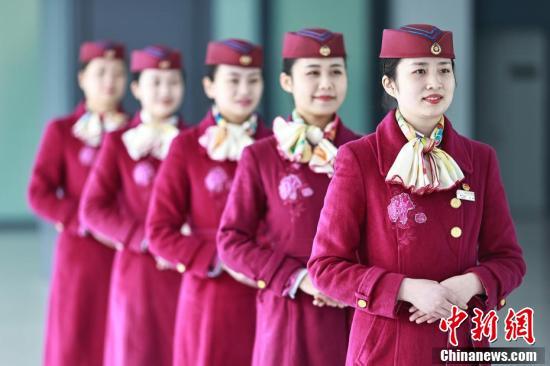 重慶高鐵乘務員開展專業禮儀服務培訓，提升乘客出行體驗